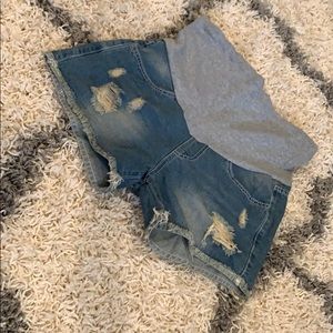 ***Never Worn*** Maternity shorts